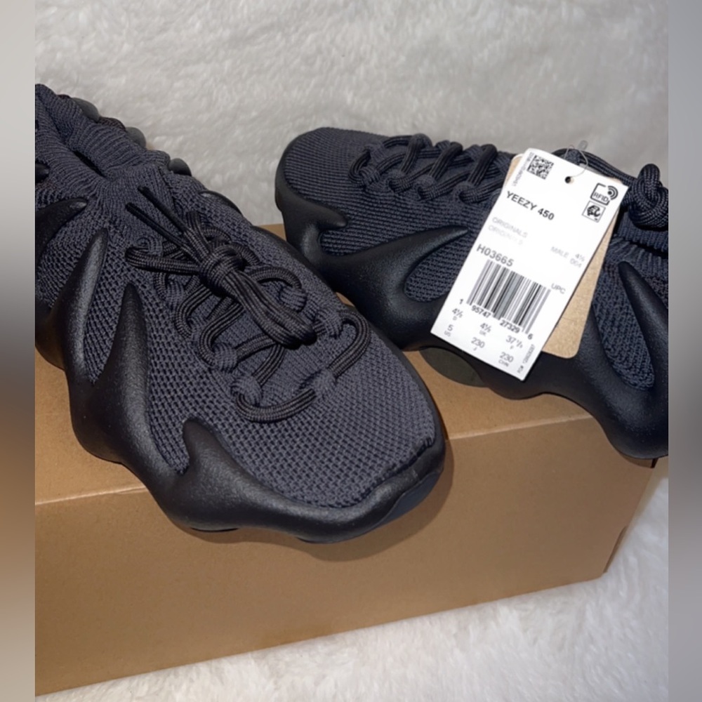 Brand New Yeezy 450 !!